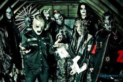 KABAR ARTIS : Kepala Gitaris Slipknot Ditikam, Begini Kondisinya