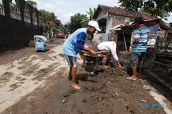 BANJIR SOLO : Dampak Banjir, Solo Panen Sampah dan Lumpur