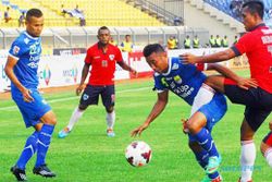 QNB LEAGUE 2015 : Bantai PBR 3-0, Persib Bandung Pimpin Klasemen