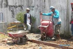 PENATAAN PASAR DI SUKOHARJO : Pedagang Pasar Grogol Keluhkan Sempitnya Pasar Darurat 