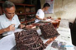 FOTO BATIK CAP : Stempel Batik Dibikin di Premulung