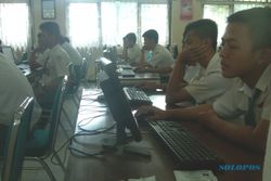 UJIAN NASIONAL 2015 : 3 SMA di Solo Lanjutkan UN CBT Pekan Depan