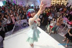 FOTO JUST MARRIED EXPO : Wah, Cherly Foto Selfie di Solo Paragon
