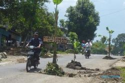 JALAN RUSAK WONOGIRI : Setahun Diperbaiki, Jalan Purwantoro-Bulukerto Ambles