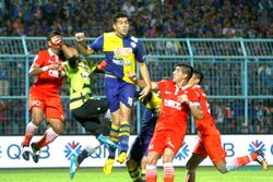 PIALA JENDERAL SUDIRMAN 2015 : Babak I, Surabaya United Vs Arema Imbang Tanpa Gol