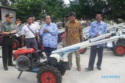 PERTANIAN WONOGIRI : 37 Traktor Bantuan dari Presiden Akhirnya Dibagikan