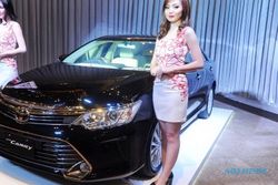 FOTO MOBIL TERBARU : Toyota New Camry Meluncur di Jakarta