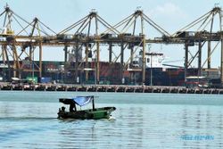 EKONOMI INDONESIA : Impor Naik-Ekspor Turun, Alarm Kapasitas Produksi Indonesia