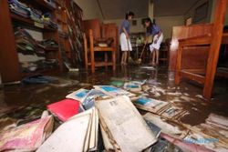 BANJIR SOLO : Gara-Gara Banjir, Sekolah Rugi Rp800 Juta Lebih