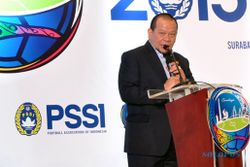 SEPAK BOLA INDONESIA : Jadi Tersangka, La Nyalla Mattalitti Siap Mundur dari Ketum PSSI