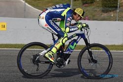 MOTOGP 2015 : Di Jerez, Rossi-Lorenzo Ngebut Pakai Sepeda Gunung