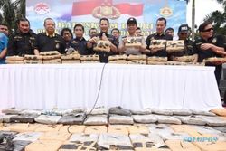 FOTO KASUS NARKOBA : Polisi Sita 2,1 Ton Ganja Kering