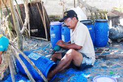 PERIKANAN GUNUNGKIDUL : Cegah Kepunahan Lobster, Nur Rajin Lubangi Tong