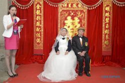 KISAH CINTA : Setelah 70 Tahun Menikah, Pasangan Ini Gelar Upacara Pernikahan