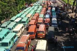 ANGKOT SURABAYA : Ratusan Angkutan Kota Surabaya Mogok Massal, Inilah Penyebabnya