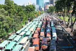 ANGKOT SURABAYA : Digeruduk 6.000 Sopir Angkot, Pakde Karwo ke Kongres Demokrat