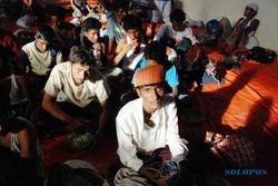 PENGUNGSI ROHINGYA : Pengungsi Dapat HP hingga Layanan Keramas Gratis