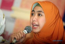 KABAR ARTIS : Tips Mendidik Anak Jadi Hafiz Ala Oki Setiana Dewi