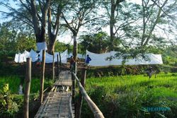 PERNIKAHAN PERI DENGAN MANUSIA : Pakai Uang Saweran, Peri Sukodok Membangun Rumah di Ngawi