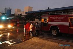 FOTO KEBAKARAN SUKOHAJO : Begini Pemadaman Kebakaran di Duniatex