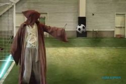 VIDEO UNIK SEPAK BOLA : Superhero Vs Harry Potter di Lapangan Futsal