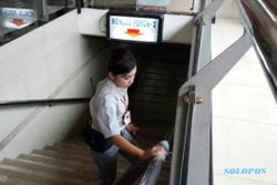 TRENDING SOSMED : Petugas Cleaning Service Cantik Ini Sedang Ramai Dibicarakan