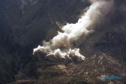 GUNUNG SINABUNG MELETUS : Lava Pijar Mulai Muncul, Ancam Warga di Timur Sinabung