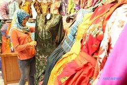 RAMADAN 2015 : Busana Batik Mulai Diburu untuk Hadiah Lebaran
