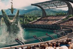 BOX OFFICE HOLLYWOOD : Jurassic World Bertahan di Puncak Box Office