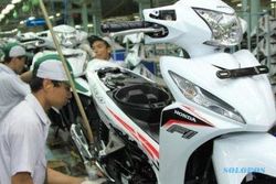 SEPEDA MOTOR TERBARU : Honda Revo FI Punya Wajah Baru, Sekilas Mirip Smash