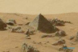 FOTO KONTROVERSIAL : NASA Diduga Tangkap Penampakan Piramida di Planet Mars