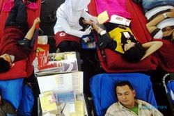 FOTO DONOR DARAH : PMI Galang Donor Darah di Mal Semarang
