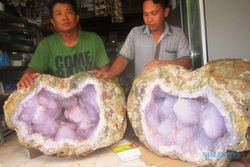 DEMAM BATU AKIK : Batu Lavender 3,5 Kuintal Ditemukan di Prambanan , Ini Penampakannya