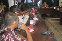 MASALAH TENAGA KERJA : Mantan Karyawan PT Dolpin Sukoharjo Mengadu ke DPRD