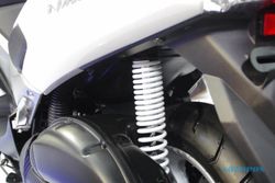 AKSESORIS SEPEDA MOTOR :  Bikin Nmax Lebih Empuk, Yamaha Luncurkan Suspensi Khusus
