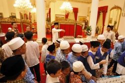 AGENDA PRESIDEN : Ajak Anak Yatim ke Istana, Ini Menu Buka Puasa Jokowi