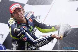 MOTOGP BELANDA 2015 : Valentino Rossi Menang Dramatis, Marc Marquez Runner Up