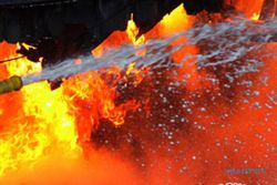 KEBAKARAN SRAGEN : Api Lalap Lahan Tebu di Sragen hingga Malam Ini