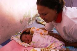 FOTO PENEMUAN BAYI SOLO : Ini Dia Bayi Dibuang di Jebres