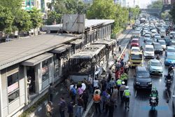 BUS TRANSJAKARTA TERBAKAR : Kobongan Lagi, Ahok: Makanya Jangan Beli Bus yang Aneh-Aneh