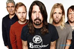 TRENDING SOSMED : Demi Datangkan Foo Fighters di Italia, 1.000 Musisi Bikin Video "Learn to Fly" 
