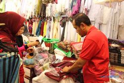 BELANJA LEBARAN : Sajadah di Pasar Beringharjo Laris Manis, Harga di Bawah Rp30.000 Paling Diburu