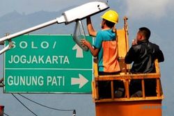 FOTO LEBARAN 2015 : Lampu Jalur Semarang-Solo Disiapkan