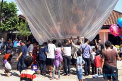 FOTO LEBARAN 2015 : Begini Tradisi Balon Syawalan di Payaman