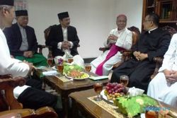 LEBARAN 2015 : Lo, Ada Uskup di Salat Id di Masjid Agung Jawa Tengah