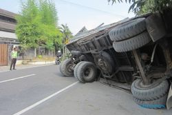  KECELAKAAN KULONPROGO : Truk Tebu Terguling, Jalan Macet 3 Kilometer