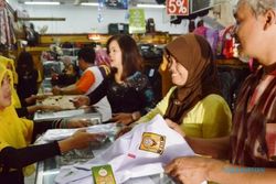 FOTO PENERIMAAN SISWA BARU : Penjualan Seragam di Madiun Naik 500%
