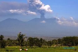 Gunung Raung Meletus, 2 Kecamatan di Jember Diguyur Hujan Abu Vulkanik
