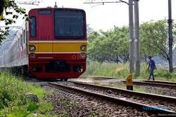 ANGKUTAN KERETA API : Sosialisasikan Keselamatan Perjalanan, PT KAI DAOP IV Gandeng KRDE