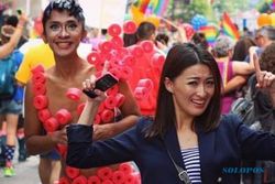 SENSASI ARTIS : Aming Ngaku Tak Pernah Ikut Parade LGBT, Tapi…